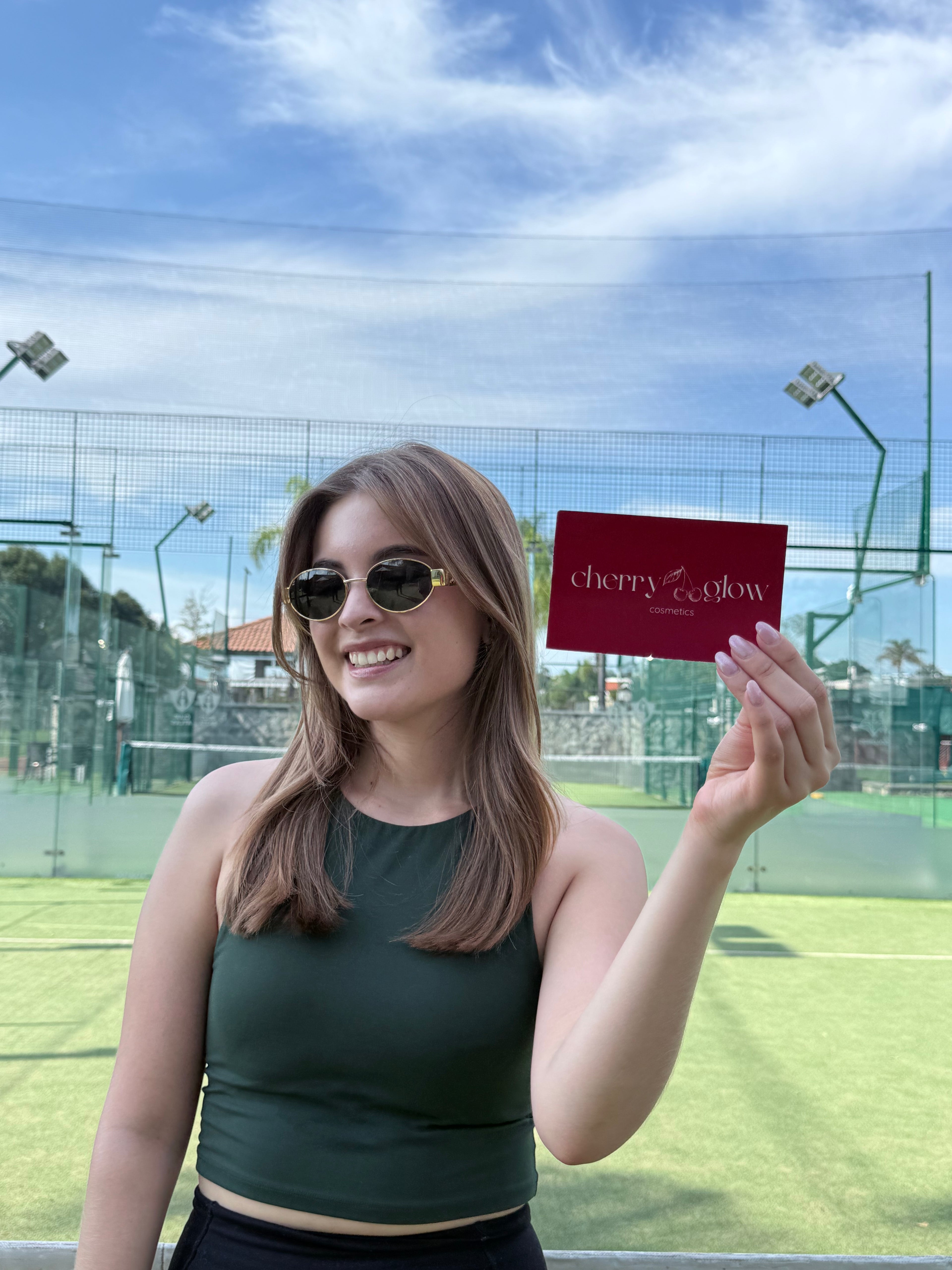 Clientas de cherry glow, vending machine skincare y maquillaje.